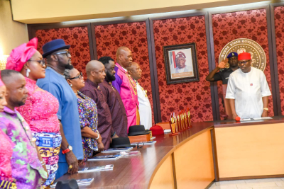 Stakeholders with the Governor